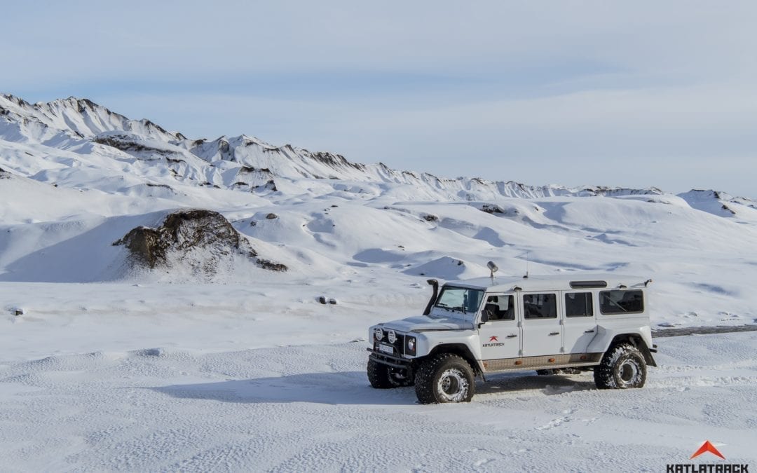 A drive through the snow on our Super Jeep Tour