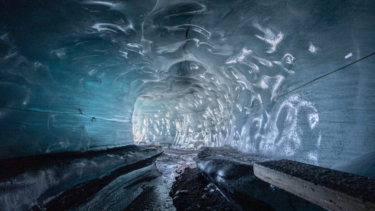 Ice Cave Tours Katlatrack