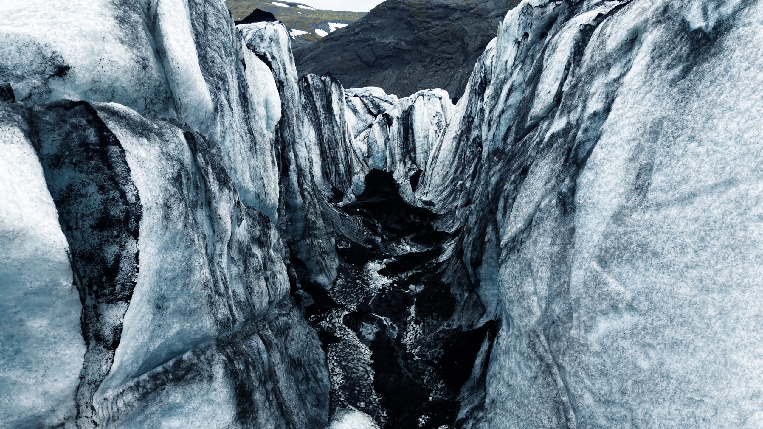 Solo glacier hike summer (11)
